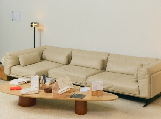 A reading room With 안그라픽스